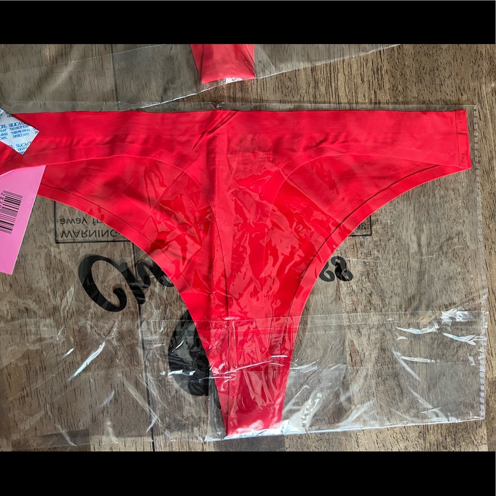 2 Cheek Boss Thongs